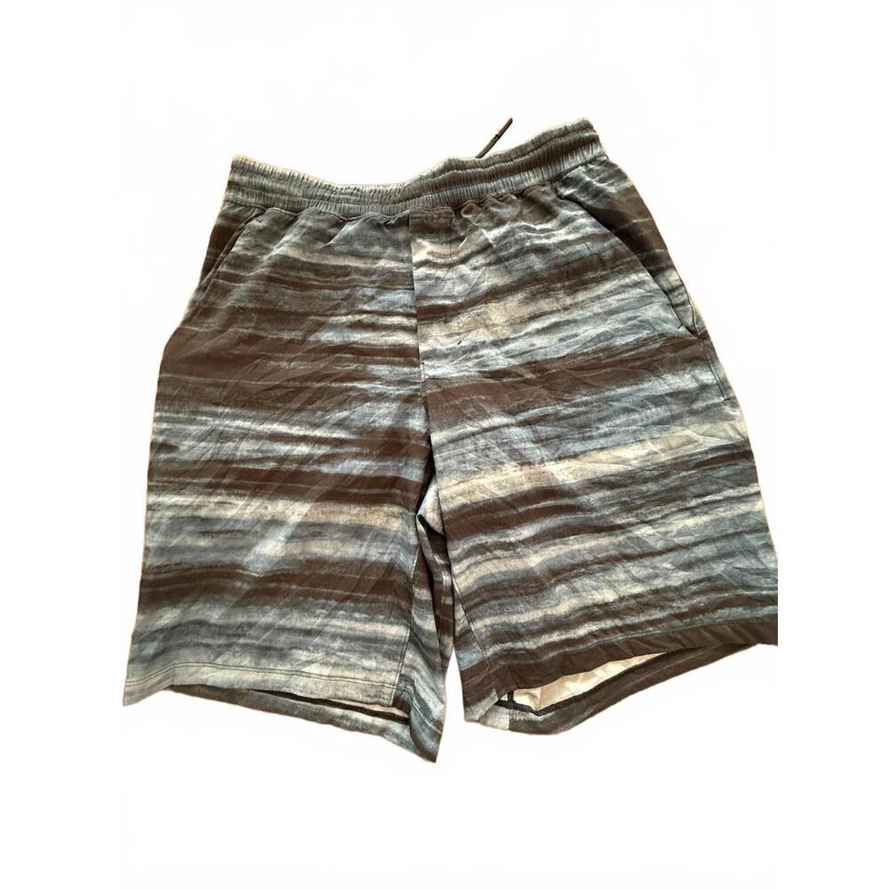 Lululemon Men's Athletic Shorts Gray Striped